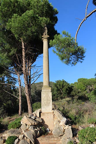 Sagrado Corazón sobre su pedestal