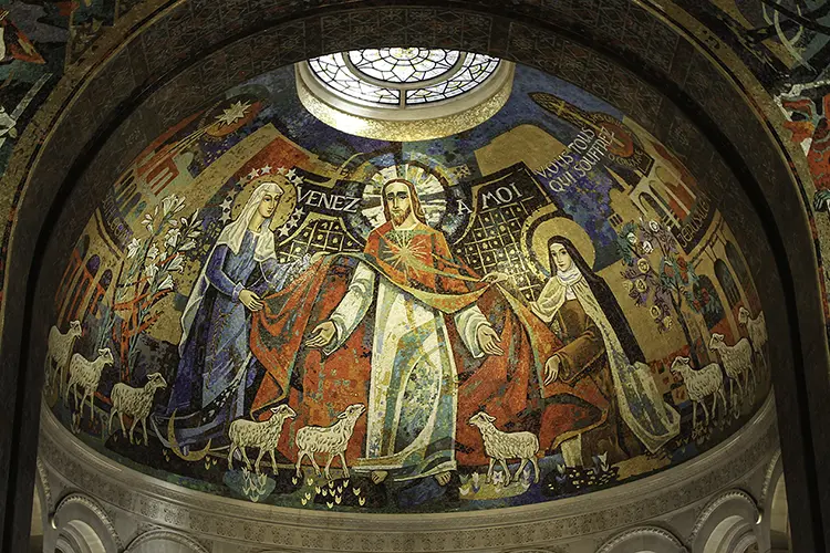 Fresco de Teresa de Lisieux con Jesús y María