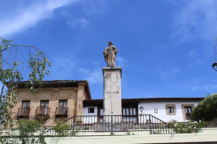 Comillas, Plaza de la Peña